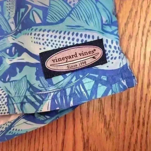 Vineyard Vines Swim Shorts Mens XS Board Trunks Blue Fish Lined Beach Fi… - Picture 2 of 11
